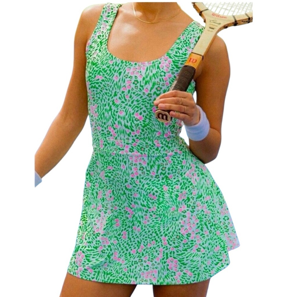 NWT Fabletics Activewear Tennis sporty dress exercise built in shorts medium